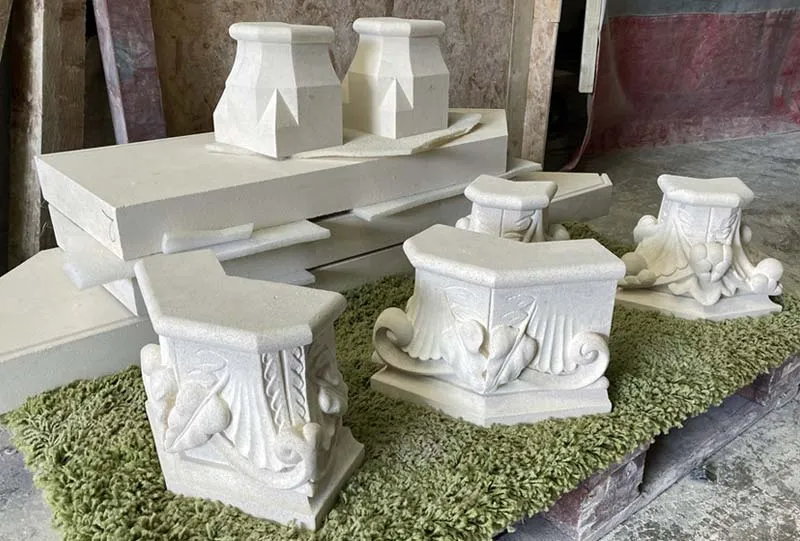 Capital stones for the bay window